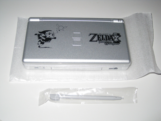 Résultats de recherche d'images pour « nintendo ds lite zelda phantom hourglass edition »